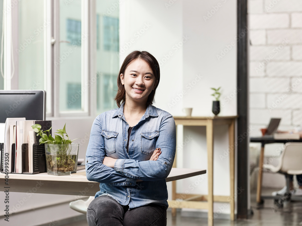 Ταπετσαρία office portrait of a successful young asian entrepreneur arms crossed