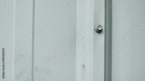 Metal sheet with 7mm screw 