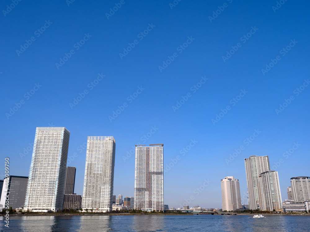 東京港とタワーマンション