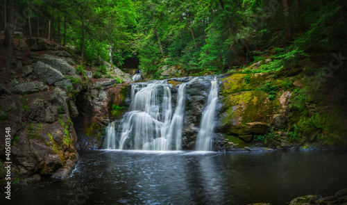 Fototapeta Naklejka Na Ścianę i Meble -  Waterfall: Beautiful panoramic view of the Doane's falls, MA