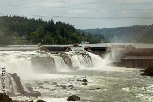 Fotografija Exploring Oregon: the rustling Willamette Falls