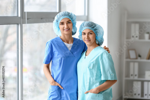 Portrait of female doctors ...