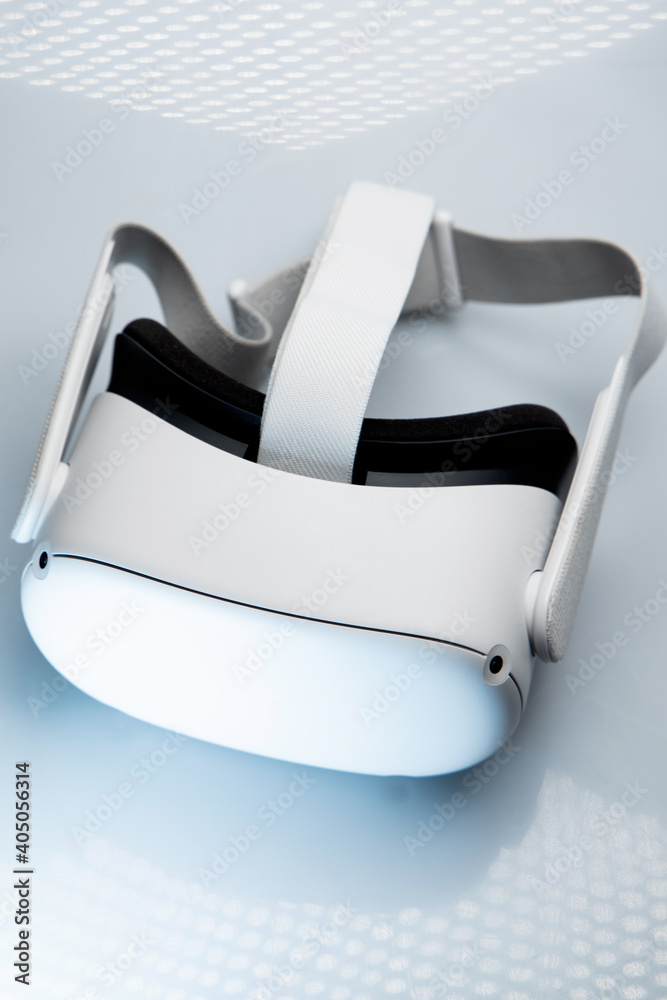 White new generation VR headset isolated on white background with blue  sparkling futuristic lights. Virtual reality headset foto de Stock | Adobe  Stock
