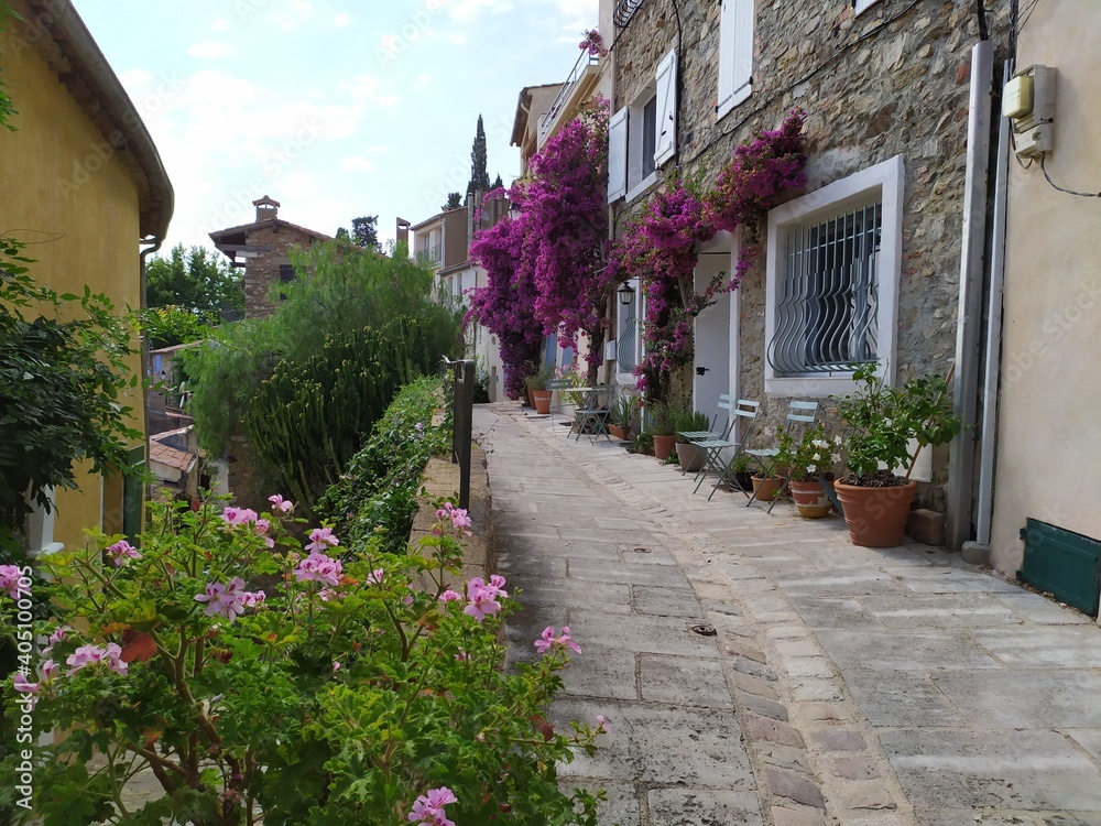 Village de Grimaud , Provence, Cote d'azur