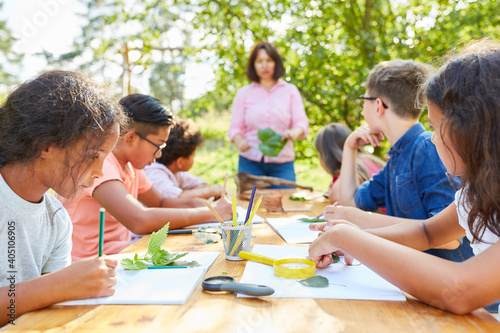 Children draw plants in creative art class