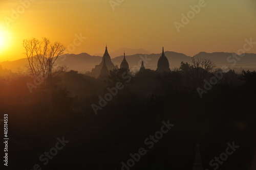Bagan beim Sonnenaufgang Myanmar