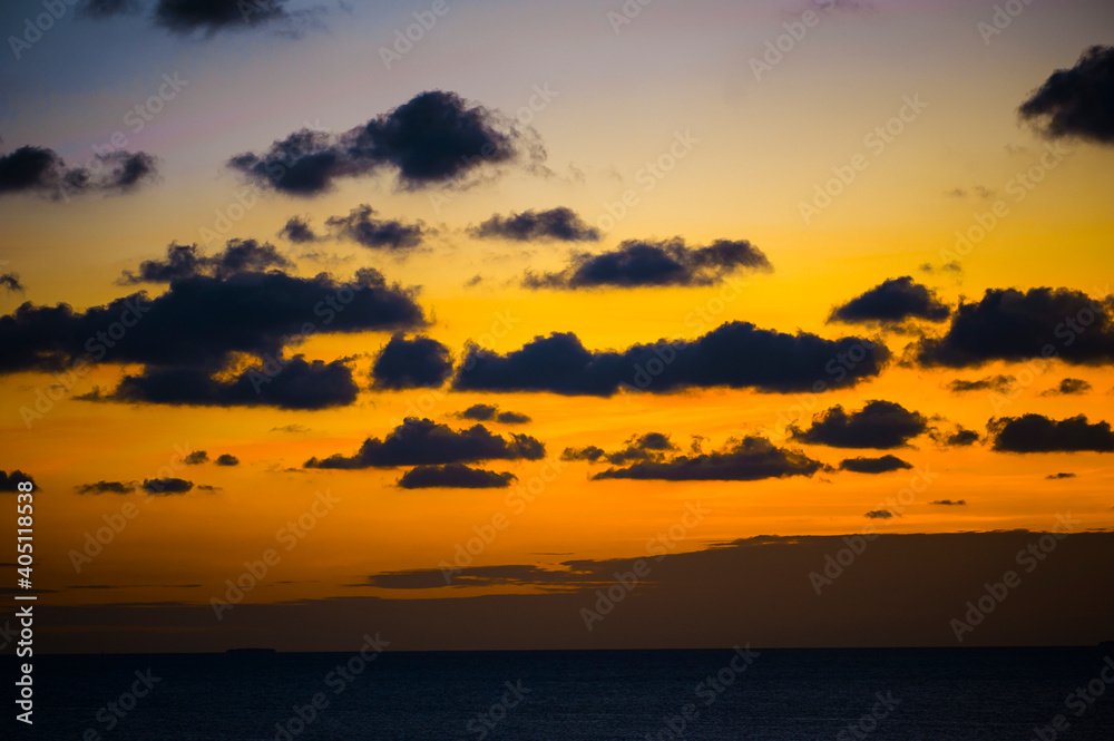 Fototapeta premium Sunset on a cloudy afternoon