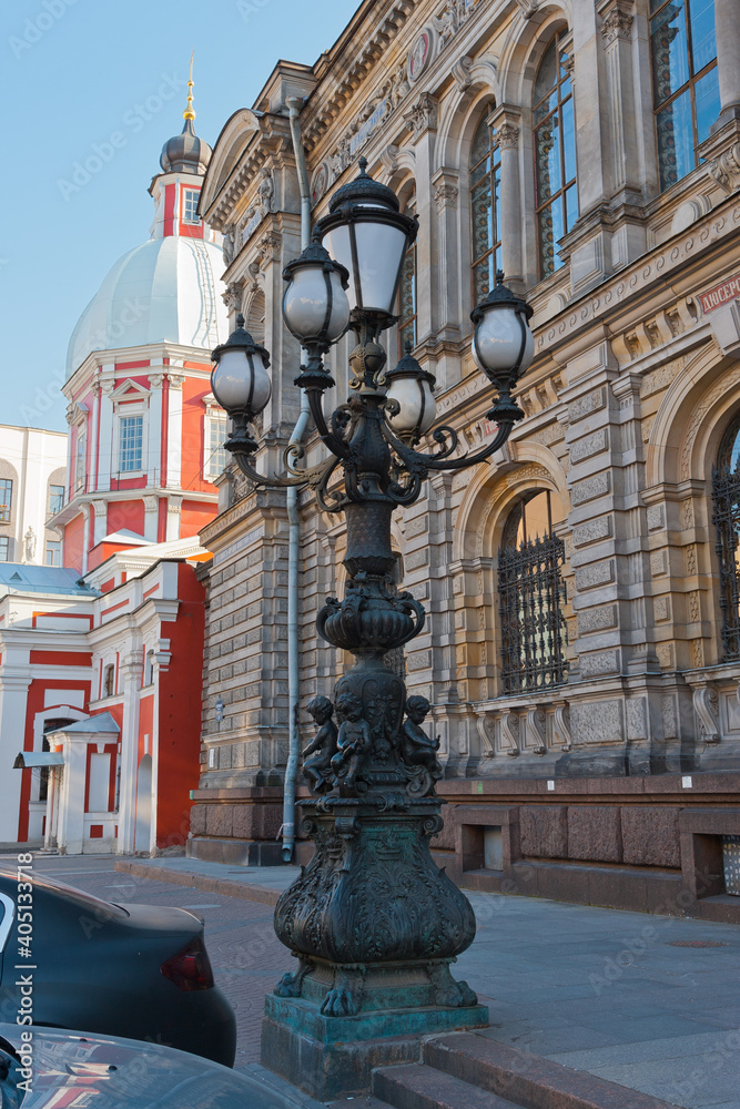 Fototapeta premium St. Petersburg - an old lantern at the building of the Stieglitz Museum and the Panteleimon Church. 
