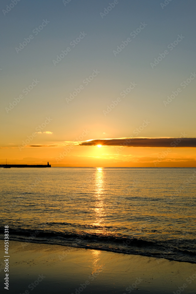 神奈川県逗子海岸の夕日