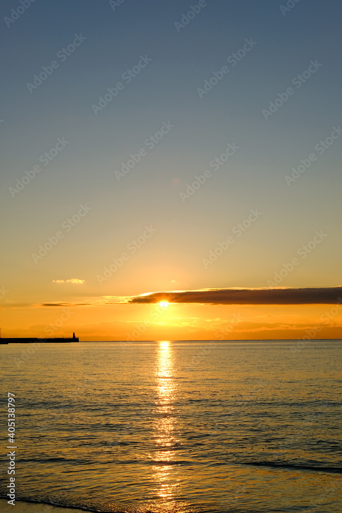 Fototapeta premium 神奈川県逗子海岸の夕日
