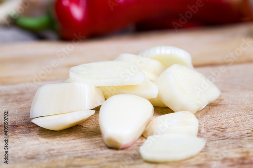 cloves of ripe garlic