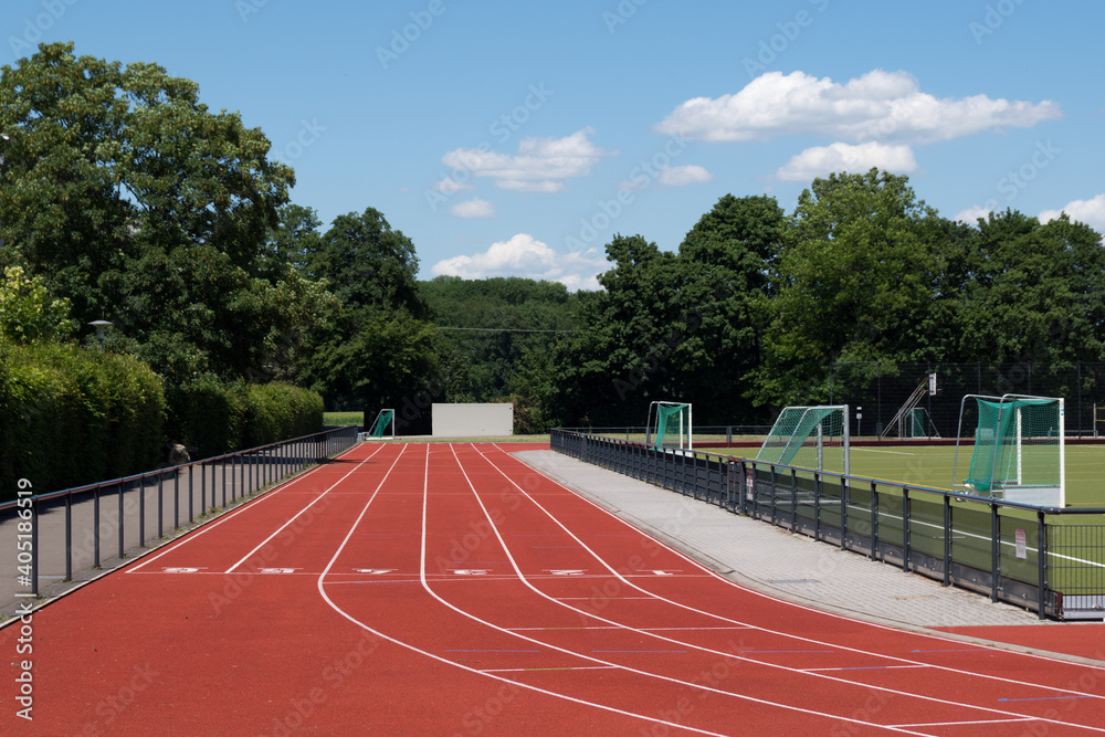 Naklejka premium empty racetrack with sports field