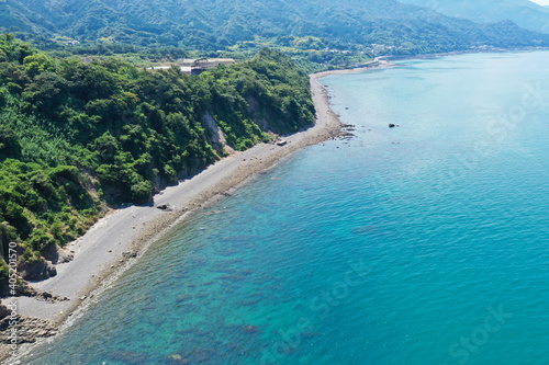 愛媛県伊予市 森の海岸の風景