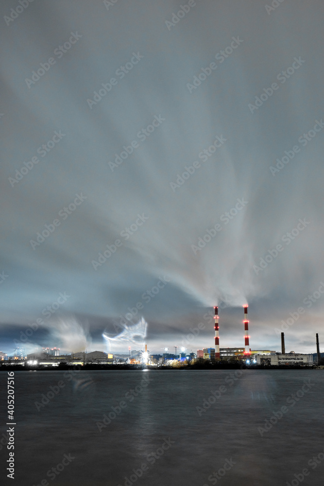 Obraz premium Power plant pipes in Kyiv at night.