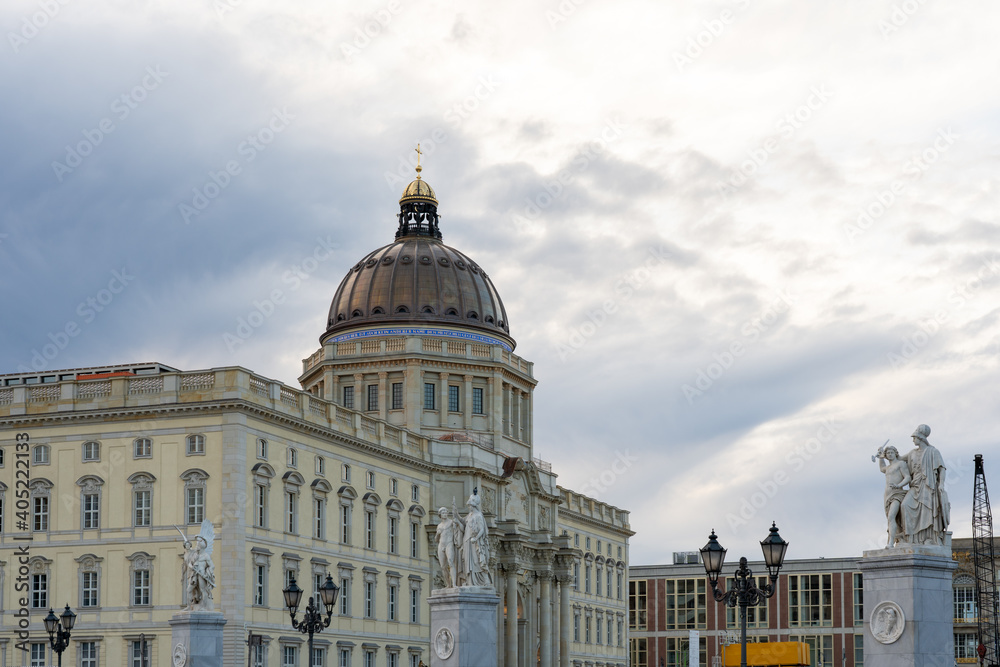 Obraz premium Berliner Schloss Schloßplatz Museumsinsel Humbolt Forum Werderscher Markt Deutschland Berlin