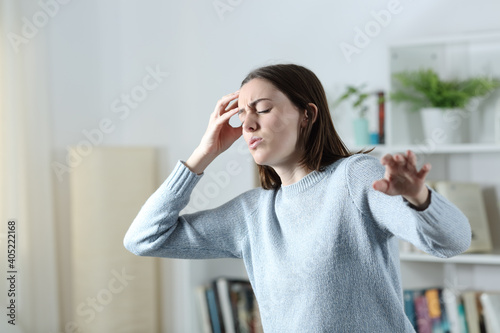 Canvas-taulu Dizzy woman suffering vertigo attack at home