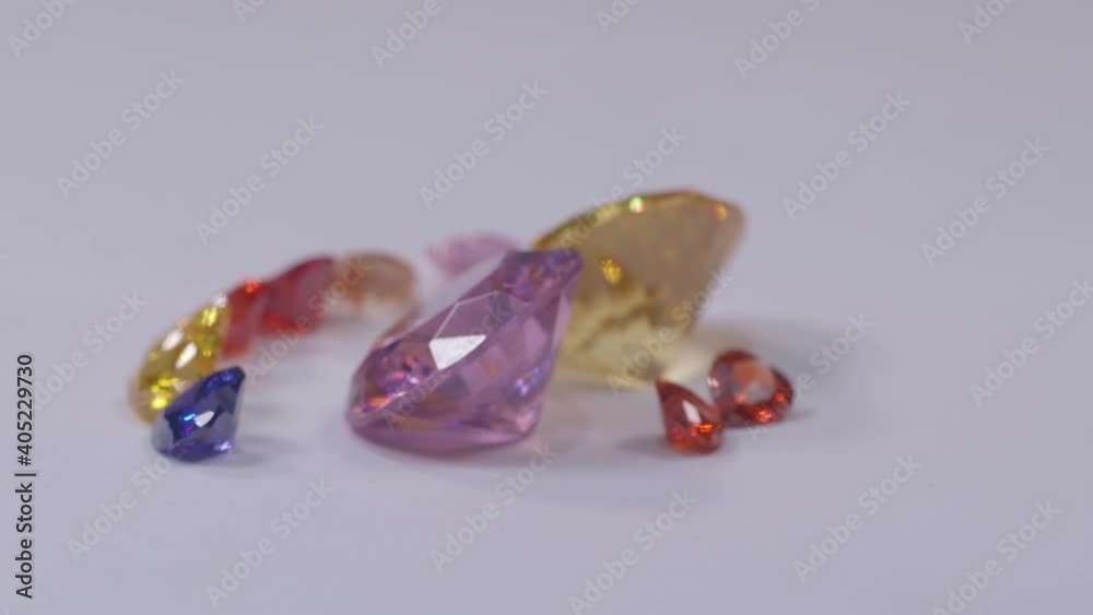 .Heart shaped diamonds set around Yellow sapphire diamond and pink sapphires diamonds and spinning on a white background.. .Heart shaped diamonds set around Yellow sapphire diamond and pink sapphires diamonds and spinning on a white background..