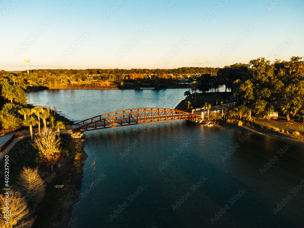 Obraz premium Red bridge