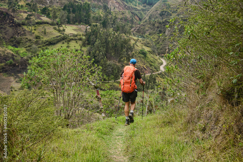 Obraz premium Trekking on the Quilotoa Loop Trek, Quilotoa, Ecuador 
