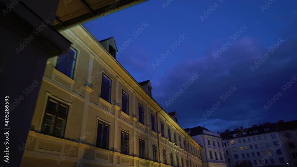 Innenhof mit Beleuchtung Innenhof mit Beleuchtung