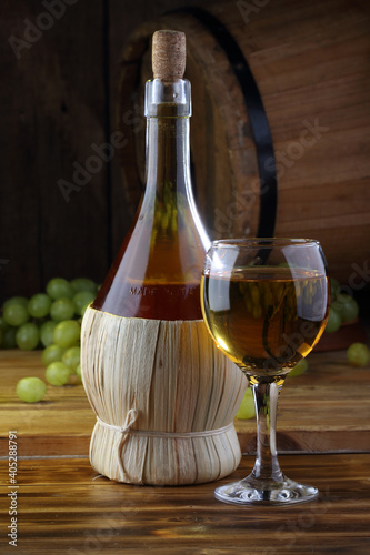 Fototapeta Naklejka Na Ścianę i Meble -  Still life with white wine and grapes