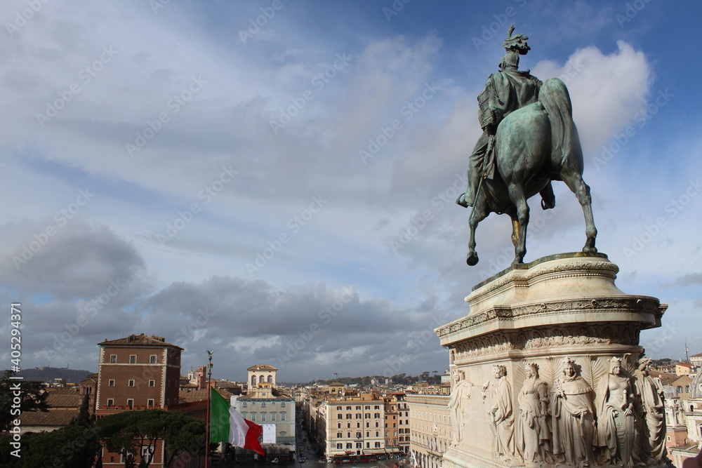 Fototapeta premium Street in Rome, Italy with monument