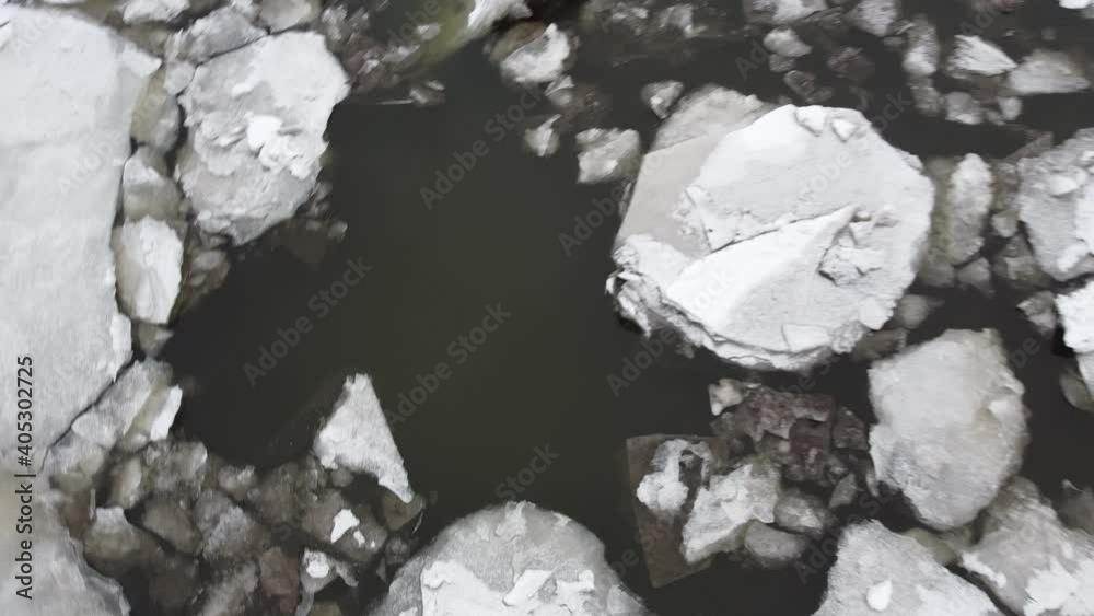 vue aérienne des glaces sur la mer