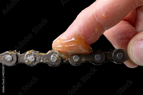 Obraz na płótnie Lubricate the bicycle chain with grease