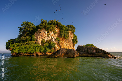 Obraz na płótnie Nesting birds island in San Lorenzo bay, Dominican Republic. Los Haitises National Park. w salonie