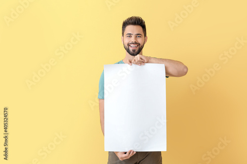 Young man with blank paper ...