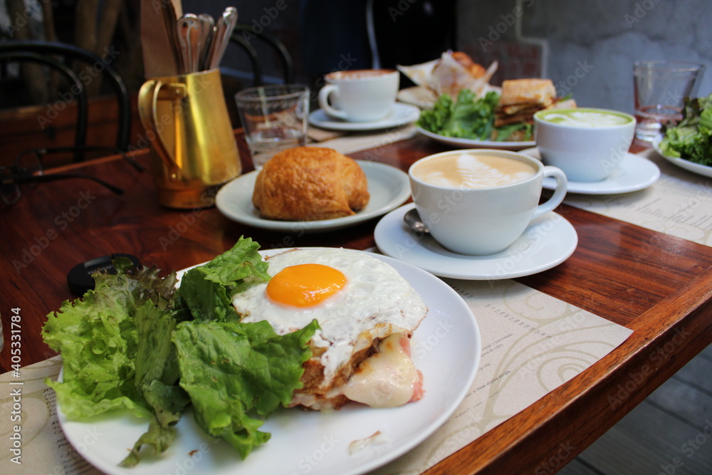 Huevo y café de desayuno