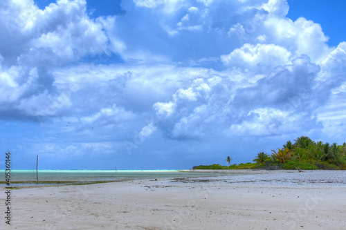 lagon de l'atoll de Tetiroa en polynesie francaise photo