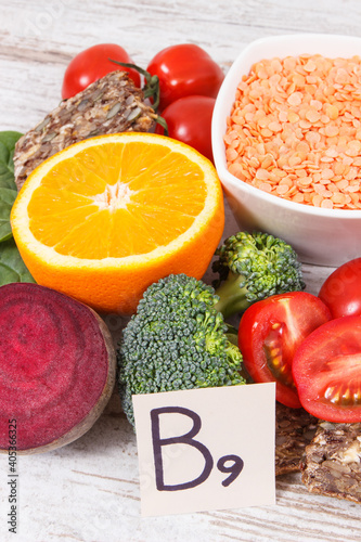 Fotografía Nutritious different ingredients containing vitamin B9, natural minerals and fol