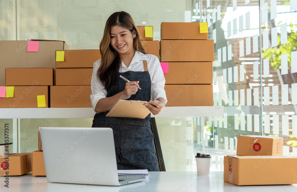 Starting small businesses SME owners female entrepreneurs check online orders to prepare to pack the boxes, sell to customers, sme business ideas online. Starting small businesses SME owners female entrepreneurs check online orders to prepare to pack the boxes, sell to customers, sme business ideas online.