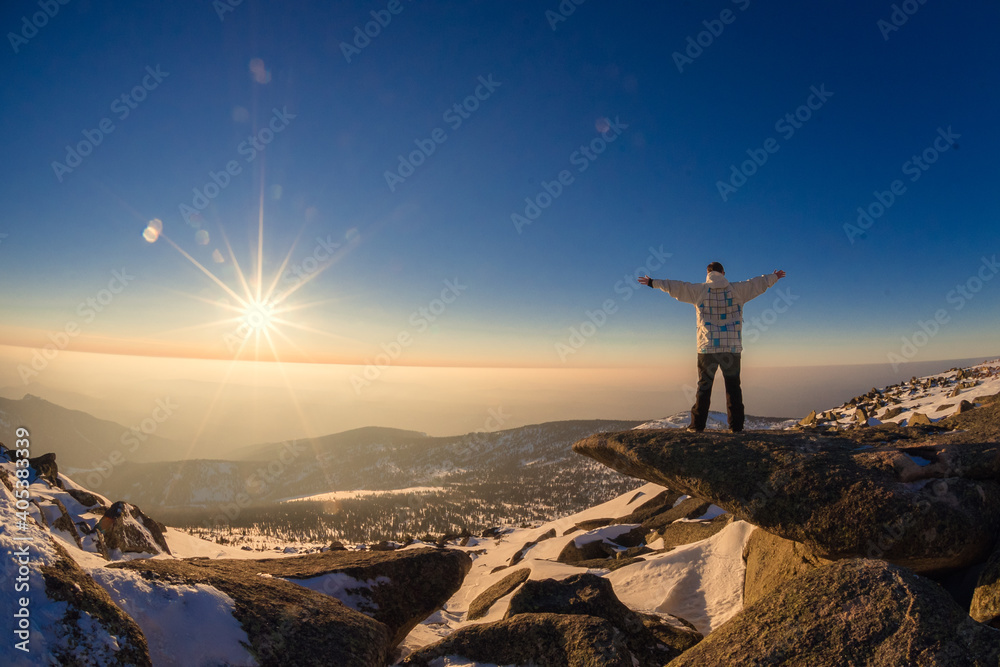 Obraz premium person on top of mountain