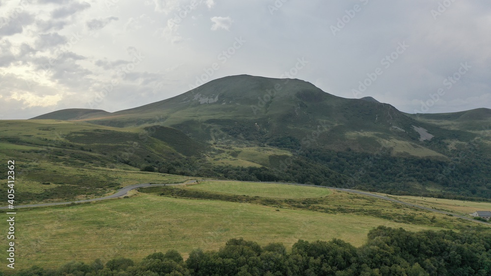 Obraz premium Chaine des puys et puy-de-Sancy en Auvergne