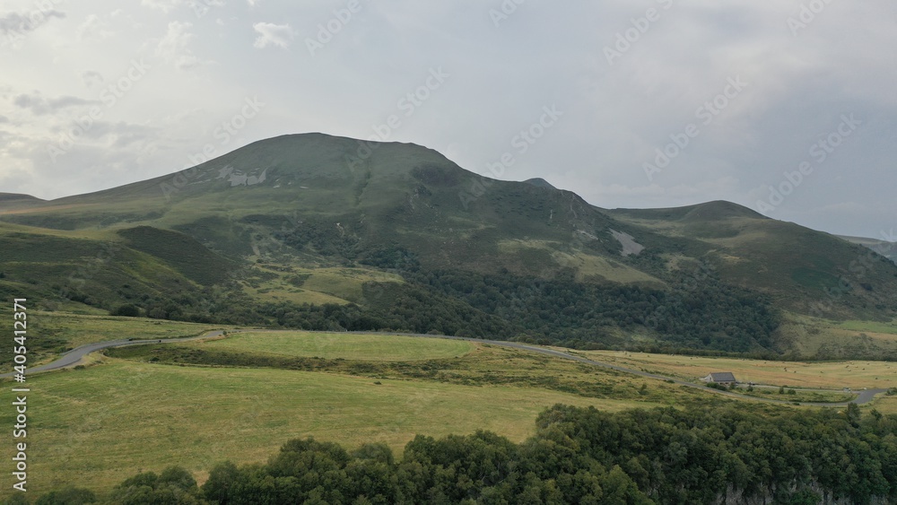 Chaine des puys et puy-de-Sancy en Auvergne Chaine des puys et puy-de-Sancy en Auvergne