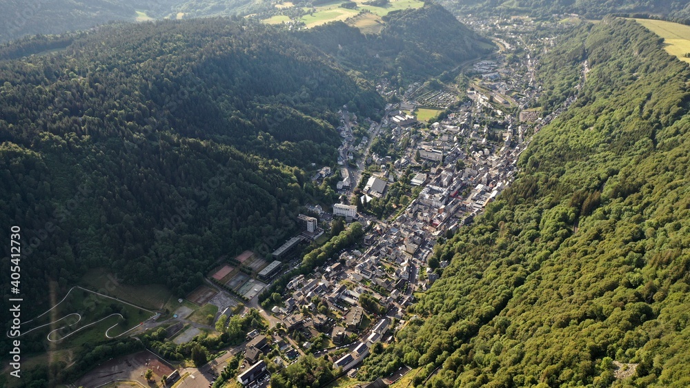 ville du Mont-Dore et du Puy-de-Sancy en Auvergne depuis le ciel