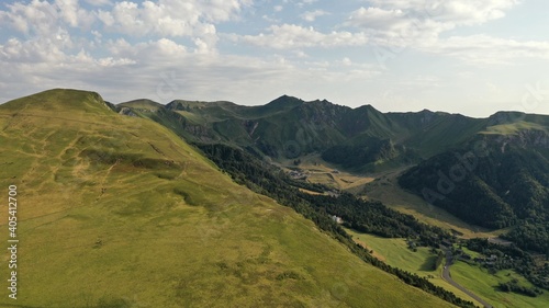 ville du Mont-Dore et du Puy-de-Sancy en Auvergne depuis le ciel