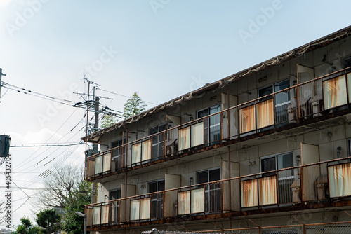 築年数の古い集合住宅　　 © kajikajie