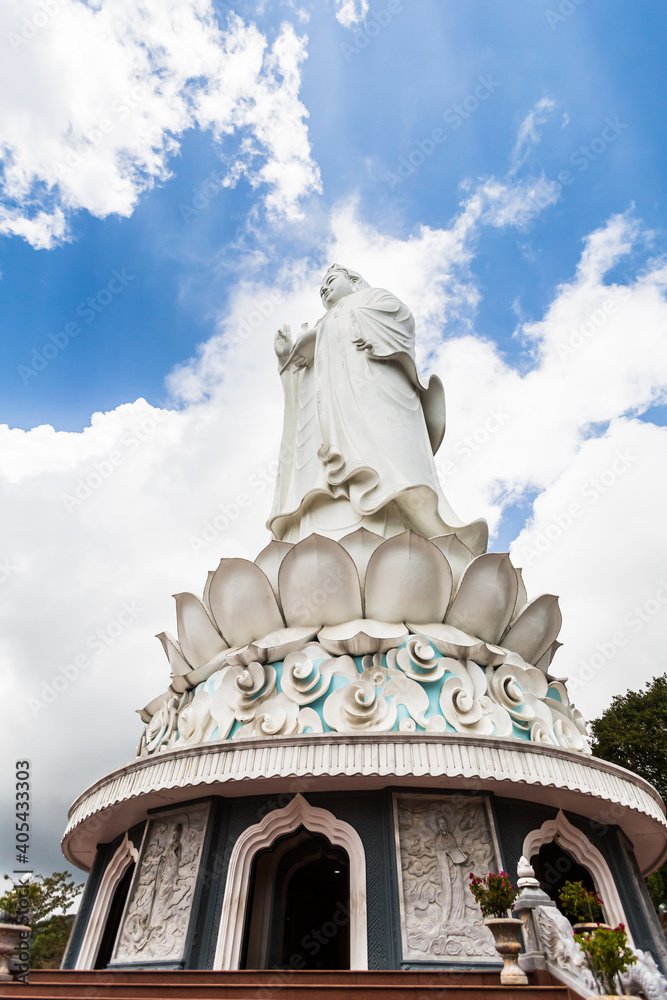 Fototapeta premium Lady Buddha pagoda in Son Tra Vietnam