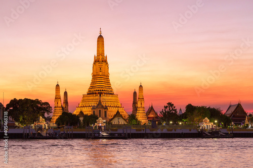Wat Arun (Temple of dawn) and the Chao Phraya River