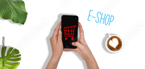 e-shop acquisti online telefono compere su internet mani telefono smartphone  photo