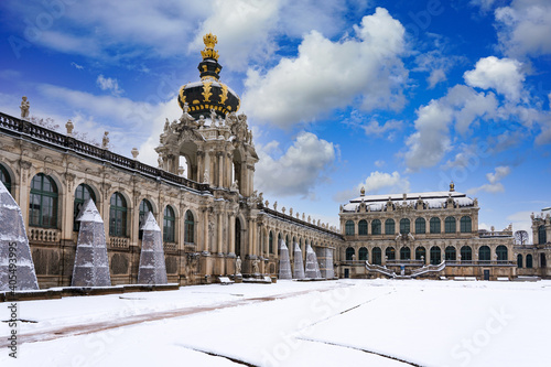 Dresden Winter Zwinger Kunstakademie Zitronenpresse Brühlsche Terrasse Schloßplatz Georgentor Kronentor Frauenkirche Deutschland Sachsen photo