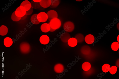 rote Bokehlichter auf schwarzem Hintergrund