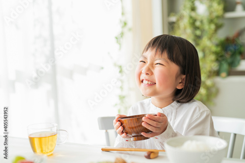 Fotografie, Obraz 朝ごはんを食べる女の子