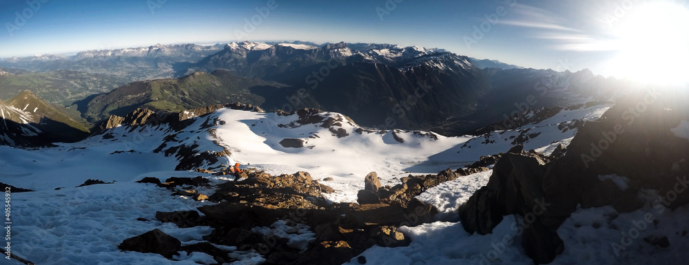 Mont blanc- panorama w stronę doliny