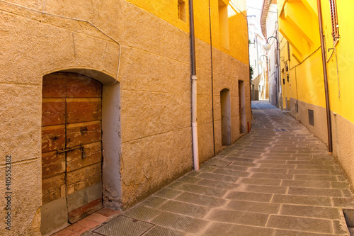 Fototapeta Naklejka Na Ścianę i Meble -  A quiet residential street in the historic medieval village of Batignano, Grosseto Province, Tuscany, Italy

