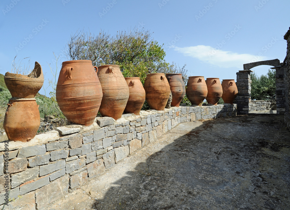 Jarres minoennes à Chamézi près de Sitia en Crète Jarres minoennes à Chamézi près de Sitia en Crète