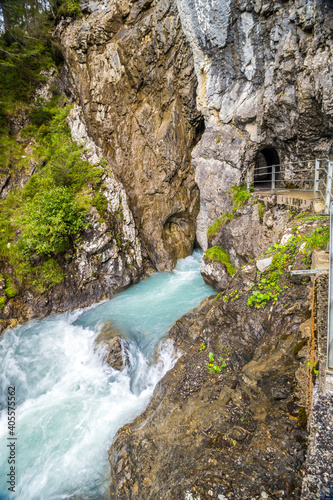 Obraz na płótnie Rosenlaui glacier gorge in the Reichenbachtal valley in Switzerland w salonie